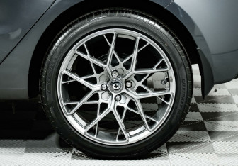 Подержанный автомобиль Kia Rio Hatchback 2017 года (8 фото)