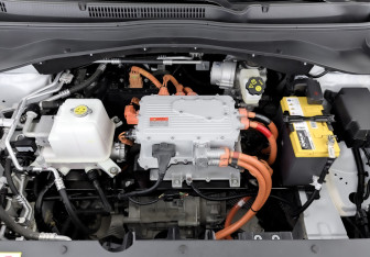 Подержанный автомобиль Москвич 3е 2023 года (9 фото)