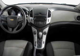 Подержанный автомобиль Chevrolet Cruze Sedan 2014 года (11 фото)