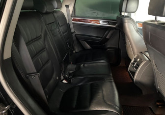 Подержанный автомобиль Volkswagen Touareg 2013 года (10 фото)