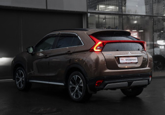 Подержанный автомобиль Mitsubishi Eclipse Cross 2018 года (7 фото)