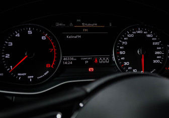 Подержанный автомобиль Audi A4 Sedan 2022 года (11 фото)