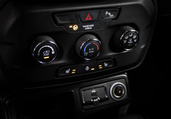 Подержанный автомобиль Jeep Renegade 2018 года (19 фото)