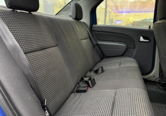 Подержанный автомобиль Renault Logan Sedan 2009 года (11 фото)