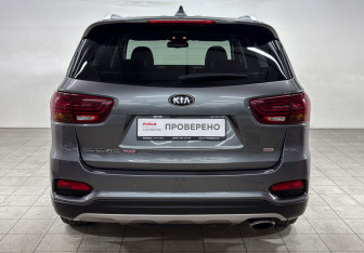 Подержанный автомобиль Kia Sorento 2018 года (6 фото)