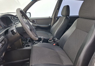 Подержанный автомобиль Chevrolet Niva 2012 года (10 фото)