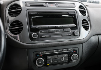 Подержанный автомобиль Volkswagen Tiguan 2015 года (17 фото)