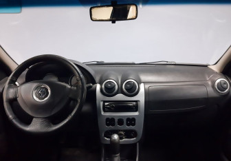 Подержанный автомобиль Renault Logan Sedan 2011 года (12 фото)