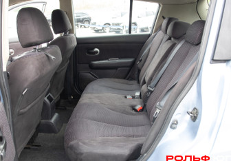 Подержанный автомобиль Nissan Tiida Hatchback 2011 года (8 фото)