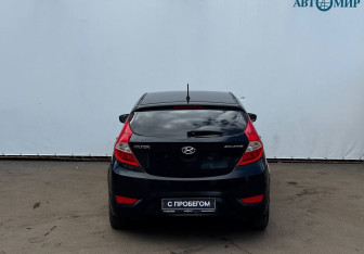 Подержанный автомобиль Hyundai Solaris Hatchback 2013 года (7 фото)