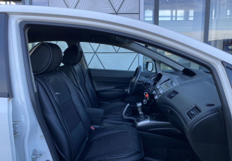 Подержанный автомобиль Honda Civic Sedan 2009 года (19 фото)