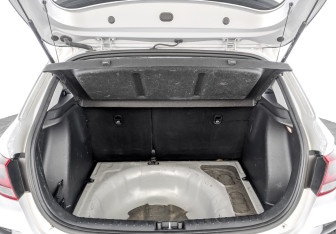 Подержанный автомобиль Kia Rio Hatchback 2021 года (10 фото)