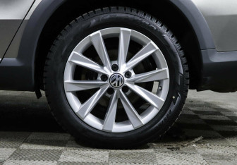 Подержанный автомобиль Volkswagen Passat Wagon 2012 года (5 фото)