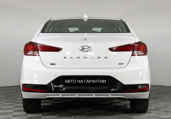 Подержанный автомобиль Hyundai Elantra Sedan 2019 года (4 фото)