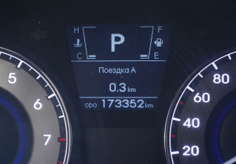 Подержанный автомобиль Hyundai Solaris Sedan 2011 года (13 фото)