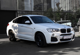 Подержанный автомобиль BMW X4 2015 года (3 фото)