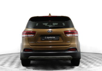 Подержанный автомобиль Kia Sorento 2017 года (6 фото)