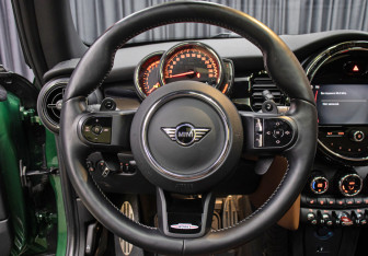 Подержанный автомобиль MINI Hatch 2021 года (17 фото)