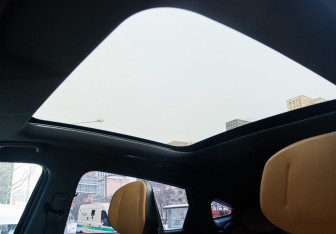 Подержанный автомобиль Changan UNI-V 2023 года (27 фото)