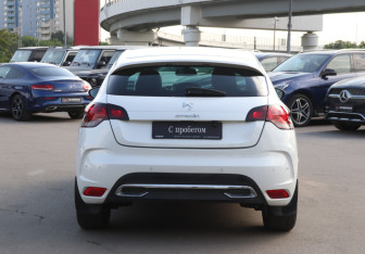 Подержанный автомобиль Citroen DS4 2015 года (6 фото)