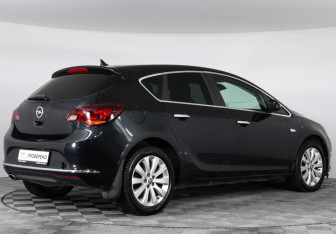 Подержанный автомобиль Opel Astra Hatchback 2012 года (3 фото)