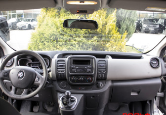 Подержанный автомобиль Renault Trafic 2019 года (13 фото)