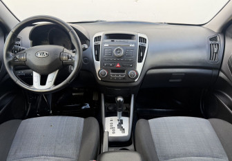 Подержанный автомобиль Kia Ceed Hatchback 2011 года (12 фото)