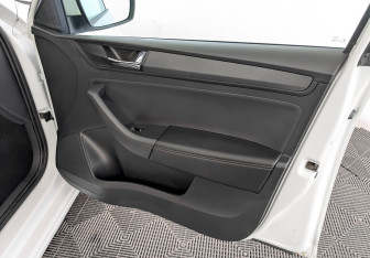Подержанный автомобиль Skoda Rapid Liftback 2021 года (24 фото)