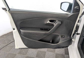 Подержанный автомобиль Volkswagen Polo Sedan 2019 года (19 фото)