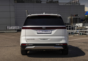 Подержанный автомобиль Kia Carnival 2020 года (7 фото)