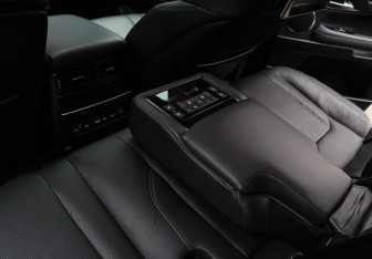 Подержанный автомобиль Lexus LX 2018 года (8 фото)