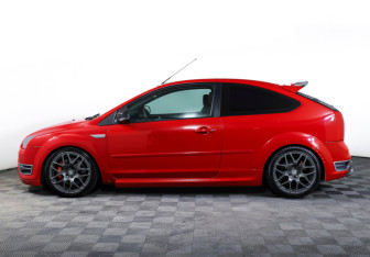 Подержанный автомобиль Ford Focus ST Hatchback 2007 года (8 фото)