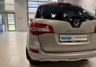 Подержанный автомобиль Renault Koleos 2008 года (8 фото)