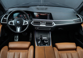 Подержанный автомобиль BMW X7 2022 года (13 фото)