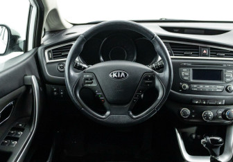 Подержанный автомобиль Kia Ceed Hatchback 2017 года (8 фото)