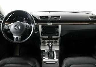 Подержанный автомобиль Volkswagen Passat Sedan 2012 года (6 фото)