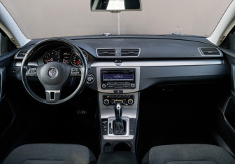 Подержанный автомобиль Volkswagen Passat Sedan 2011 года (14 фото)