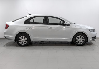 Подержанный автомобиль Skoda Rapid Liftback 2019 года (4 фото)