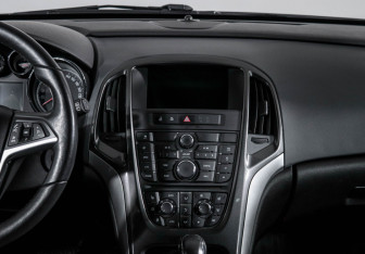 Подержанный автомобиль Opel Astra Wagon 2014 года (13 фото)
