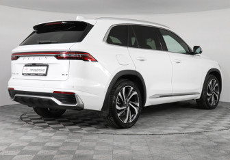 Подержанный автомобиль Geely Monjaro 2024 года (5 фото)