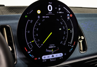 Подержанный автомобиль MINI Countryman 2023 года (10 фото)