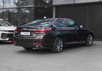 Подержанный автомобиль Hyundai Genesis 2015 года (4 фото)