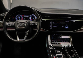 Подержанный автомобиль Audi Q8 2018 года (9 фото)