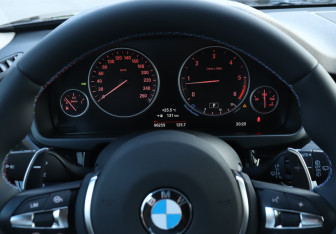 Подержанный автомобиль BMW X5 2014 года (11 фото)