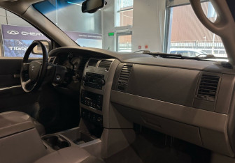 Подержанный автомобиль Dodge Durango 2005 года (10 фото)