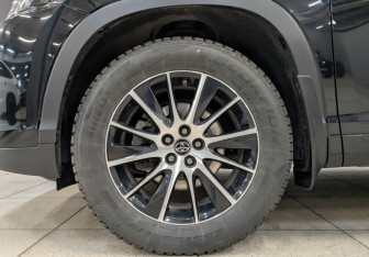 Подержанный автомобиль Toyota Highlander 2018 года (12 фото)