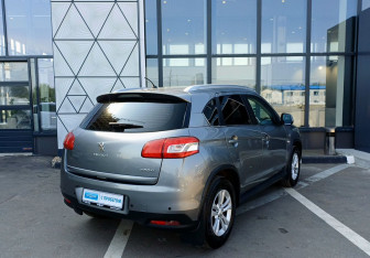 Подержанный автомобиль Peugeot 4008 2012 года (5 фото)