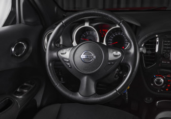 Подержанный автомобиль Nissan Juke 2012 года (13 фото)