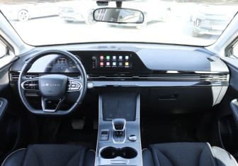 Подержанный автомобиль Omoda C5 2024 года (12 фото)