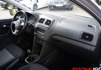 Подержанный автомобиль Volkswagen Polo Sedan 2012 года (7 фото)